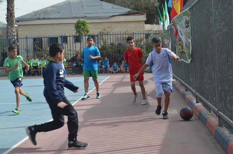 بالصور: مدرسة الراشدية الابتدائية تُنظم دوري لكرة القدم تحت شعار "لا للعنف"